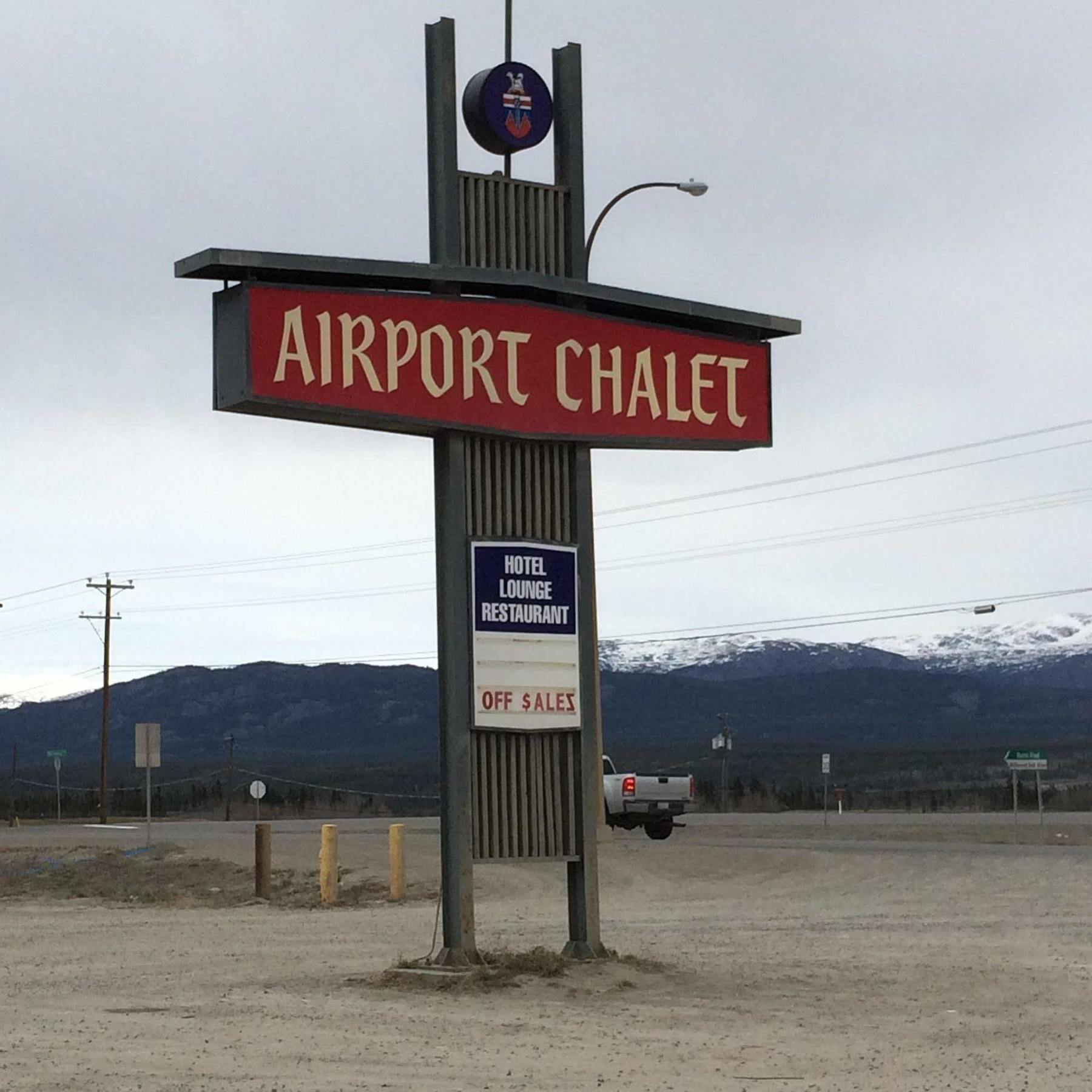 Airport Chalet Уайтхорс Экстерьер фото